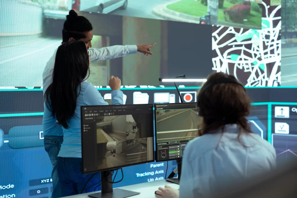 Total control sobre tu sala de monitoreo de camaras cctv con Intersoft Total control sobre tu sala de monitoreo de camaras cctv con Intersoft